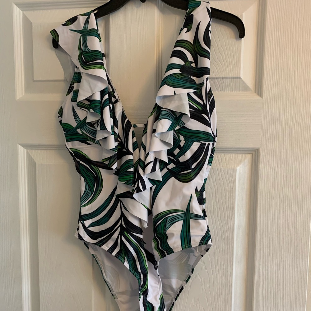 One piece swimsuit - Picture 7 of 8